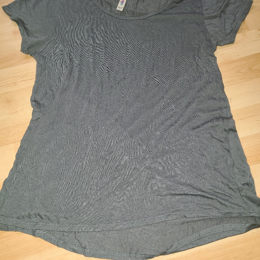 LuLaRoe women's classic tee size L